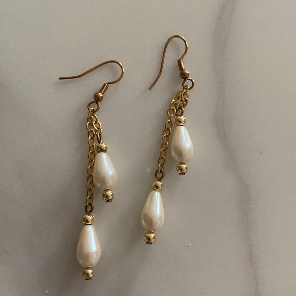 Pearl earring, super lightweight